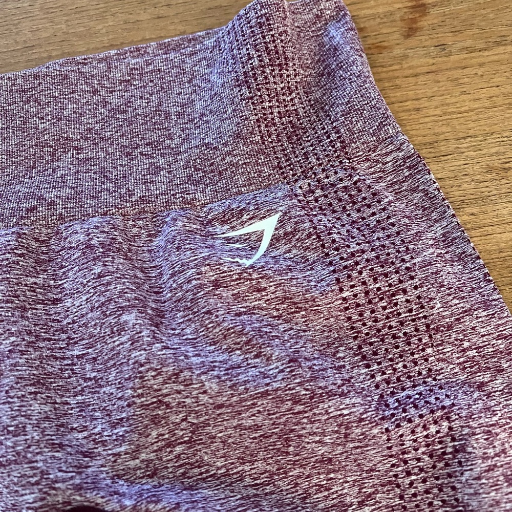 Gym shark leggings